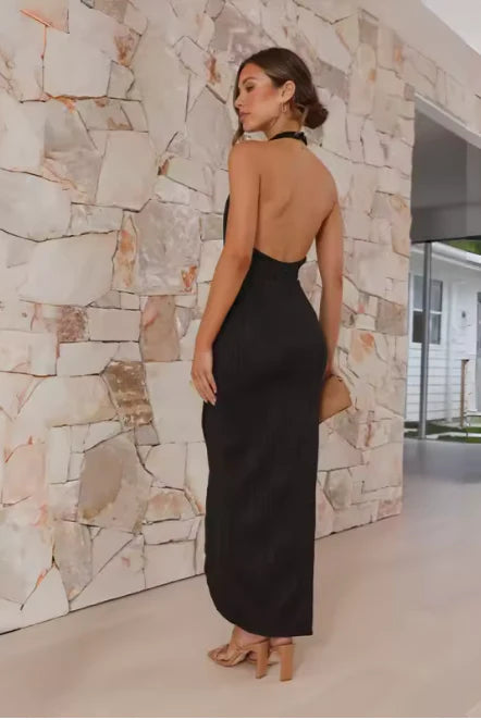Elegante Plissé Midi Jurk met Hoge Hals en Open Rug – Asymmetrische Avondjurk