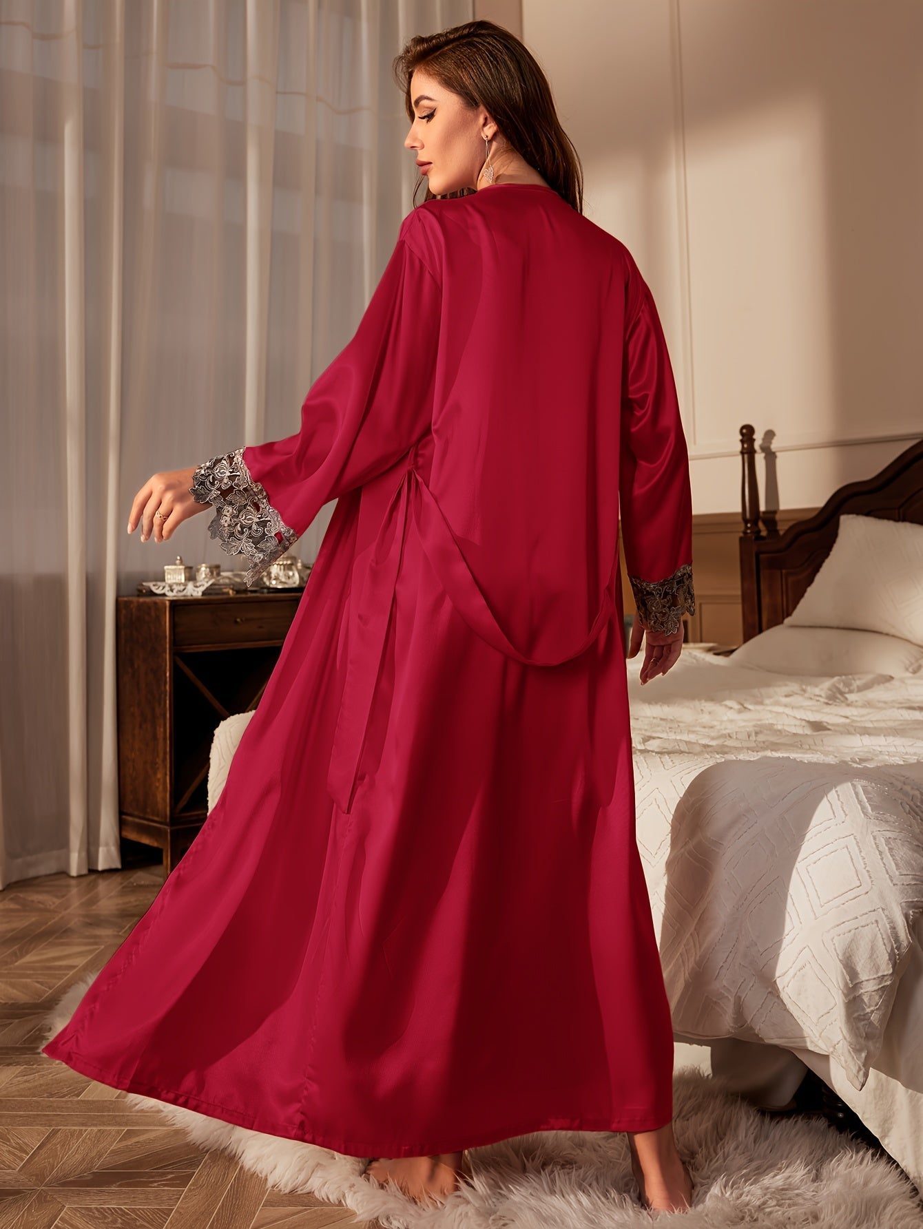 2-delige Satijnen Dames Set – Sexy V-Hals Camisole met Kantafwerking en Bijpassende Kimono