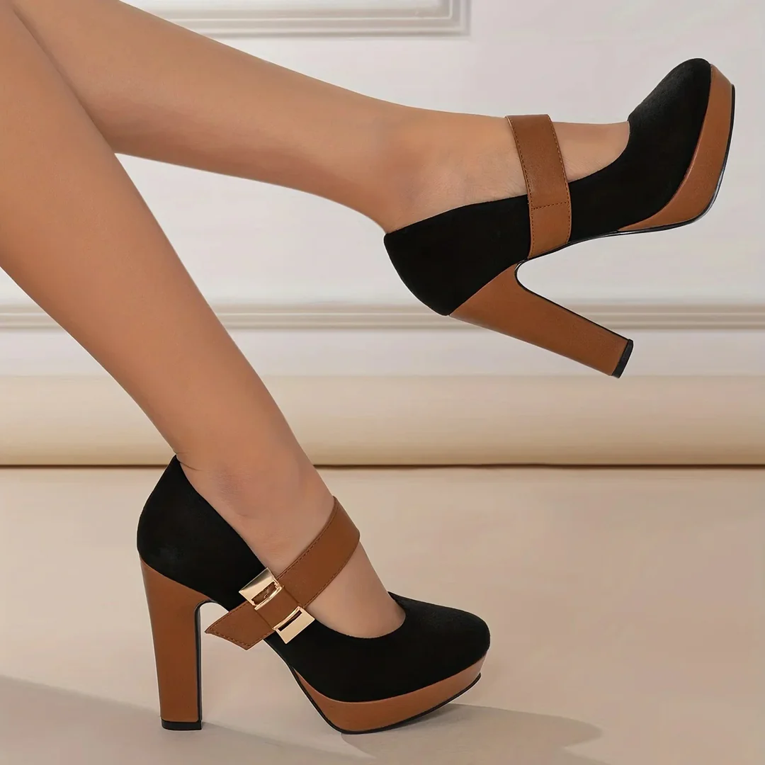 Modern Block Heel – Elegante Suède-Inspiratie met Goudkleurige Gesp en Ultiem Comfort