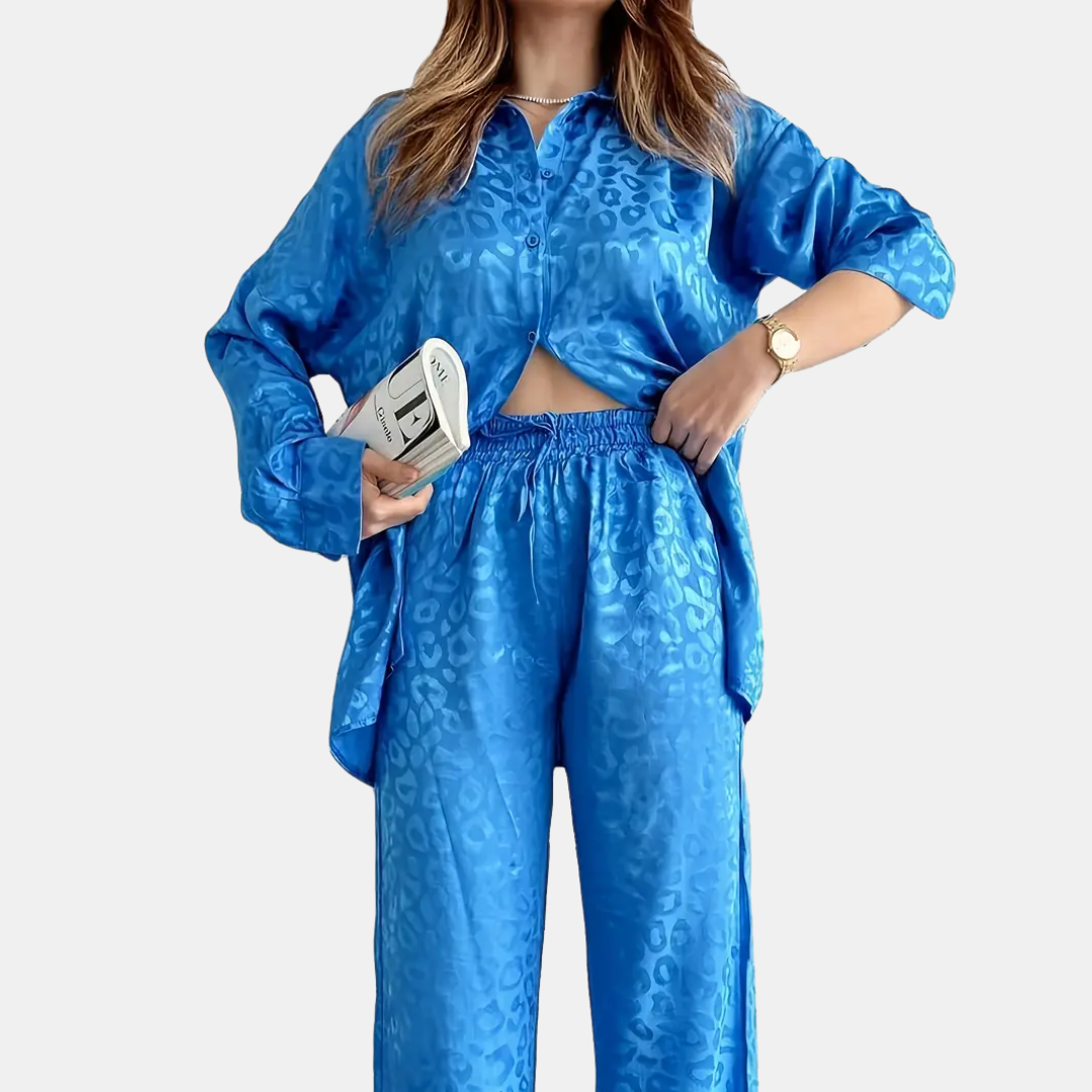 Elegante Satijnen Dames Pyjamaset – Blouse met Kraag & Wijde Pijpen Broek