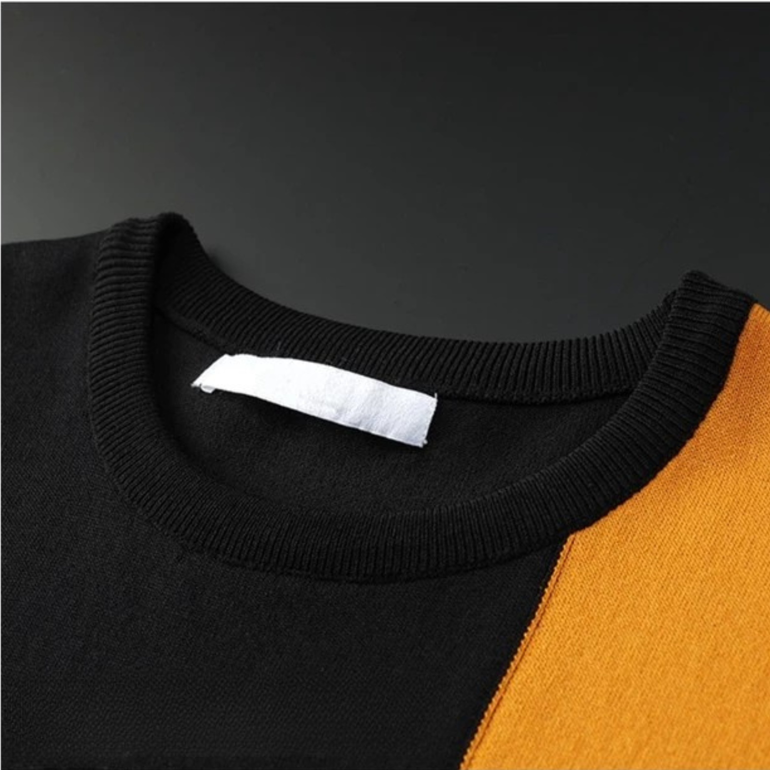 Colorblock Shirt voor Heren – Stijlvol Stretch-Knit T-shirt met Geometrisch Design