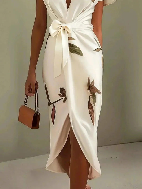 Satijnen Wrap Midi Jurk met Korte Mouwen en Subtiele Bladprint – Elegante Sheath Pasvorm voor Formele Gelegenheden
