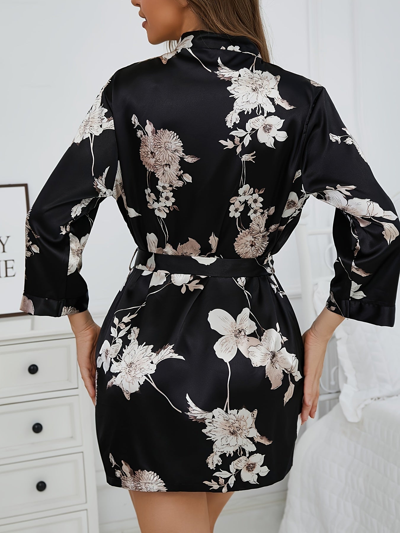 Flora Zijde Robe – Elegante Satijnen Kamerjas met Bloemenprint