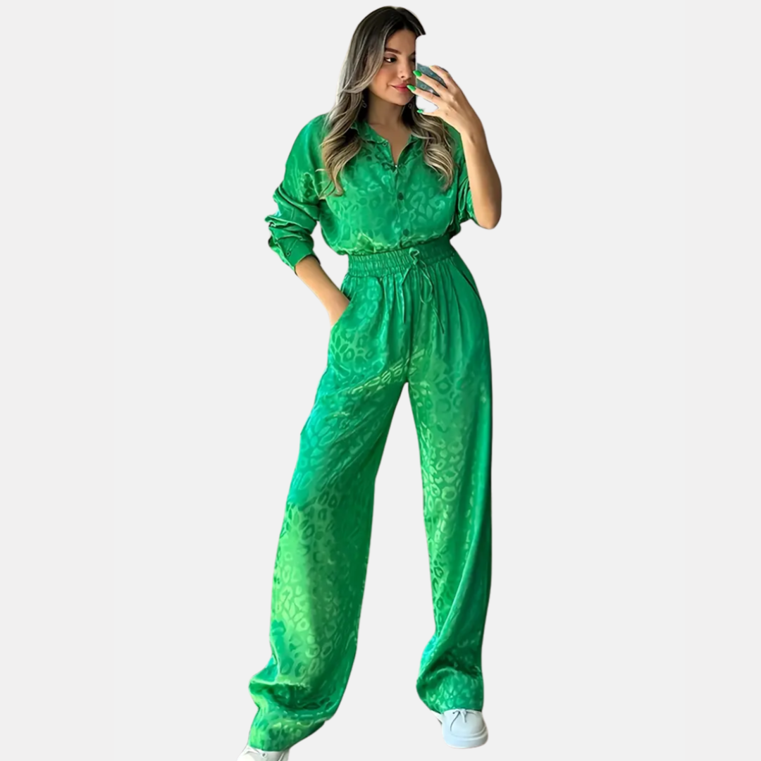 Elegante Satijnen Dames Pyjamaset – Blouse met Kraag & Wijde Pijpen Broek