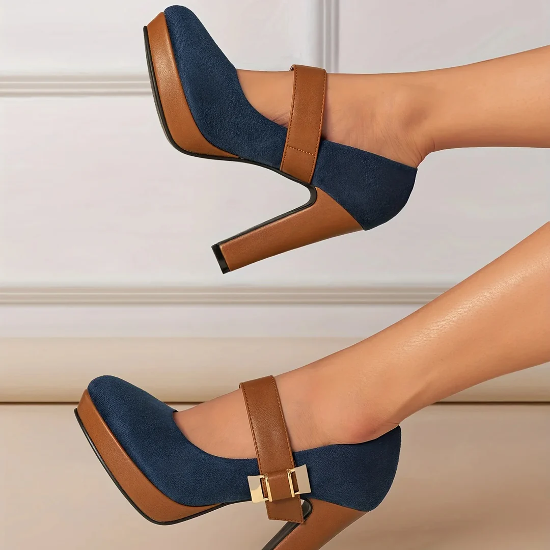 Modern Block Heel – Elegante Suède-Inspiratie met Goudkleurige Gesp en Ultiem Comfort