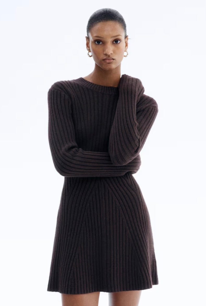 Pulloverjurk van Ribbeltricot – Zacht, Warm & Flatterend voor Elke Gelegenheid