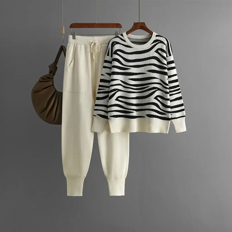 Knit Lounge Set – Comfortabele & Stijlvolle Loungewear met Zebra-Design