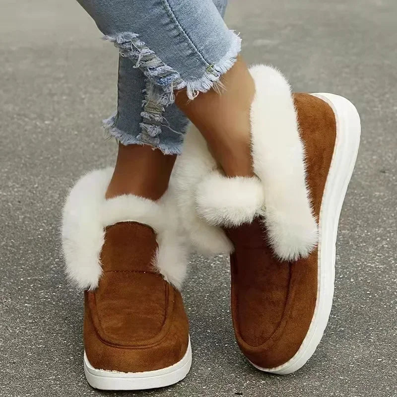 Gezellige Suède Enkelboots met Nepbont – Stijlvolle Slip-On Winterschoenen