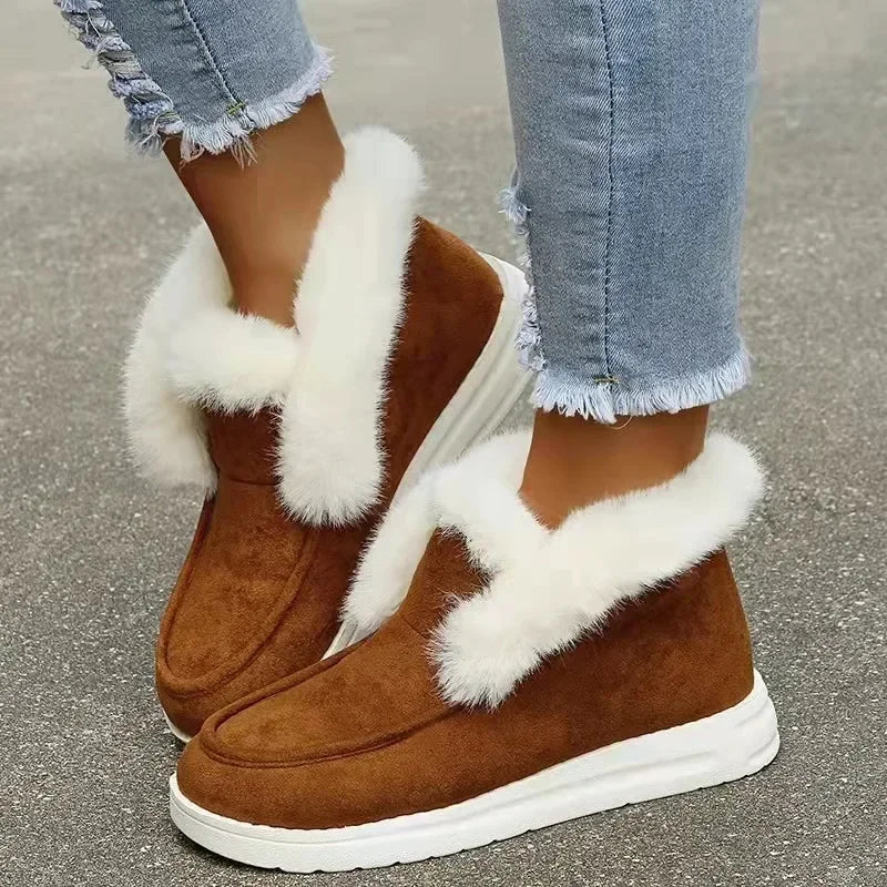 Gezellige Suède Enkelboots met Nepbont – Stijlvolle Slip-On Winterschoenen
