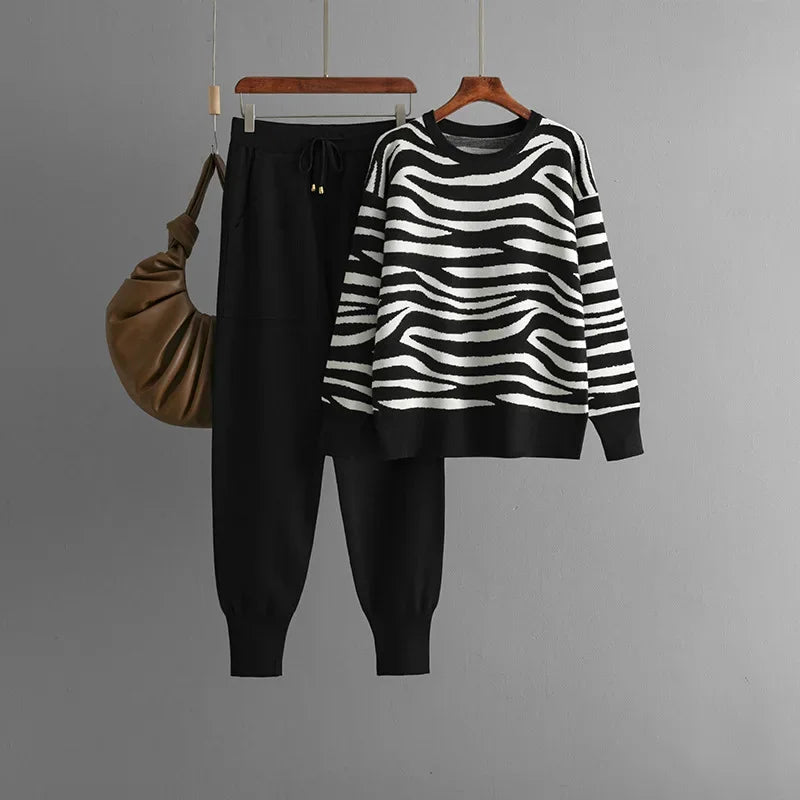 Knit Lounge Set – Comfortabele & Stijlvolle Loungewear met Zebra-Design