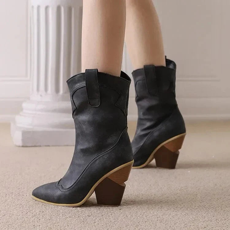 Westerse Bootie – Leren Dameslaars met Spitse Neus & Blokhak