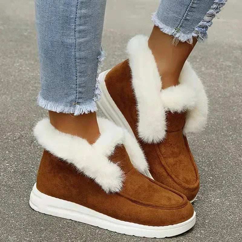 Gezellige Suède Enkelboots met Nepbont – Stijlvolle Slip-On Winterschoenen