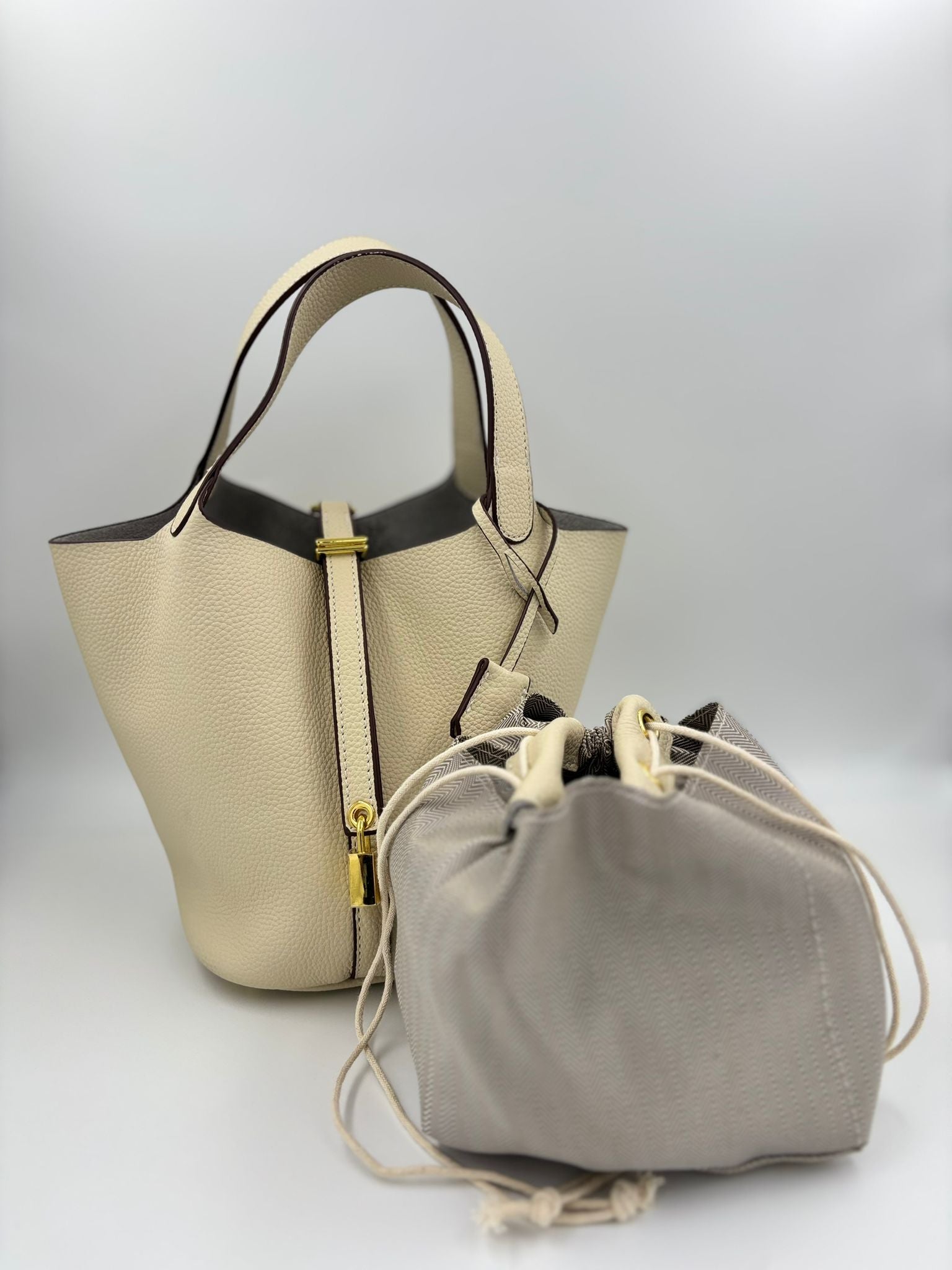 Chique Gestructureerde Schoudertas – Praktisch en Tijdloos Ontwerp