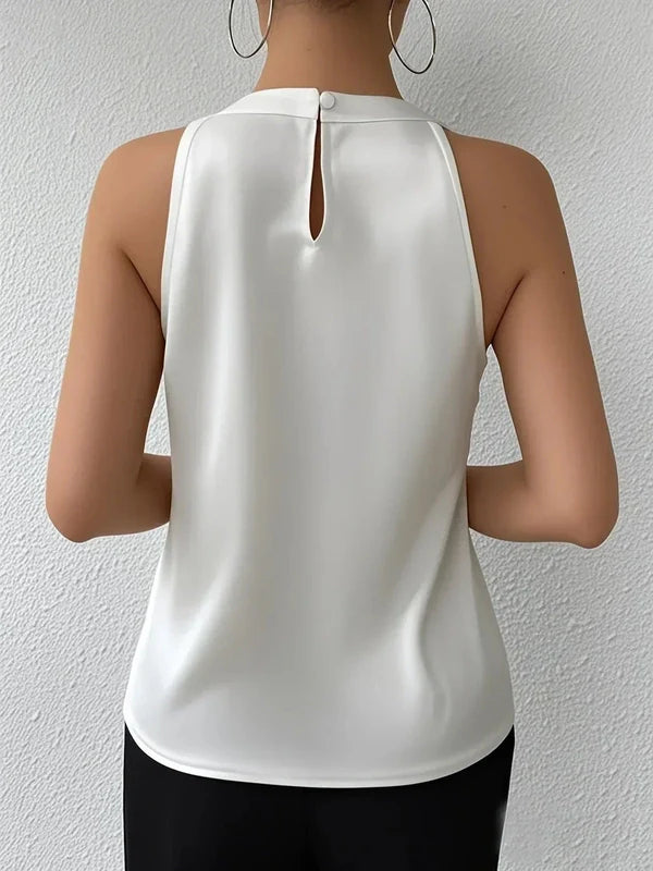 Satijnen Blouse met Open Schouders – Halternek & Plooidetail – Elegant & Mouwloos