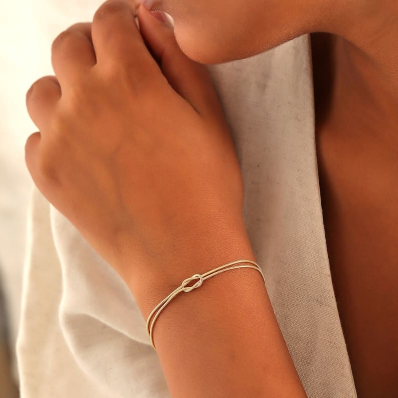 Elegante Liefdesknoop Armband – Symbool van Verbondenheid & Betekenisvol Cadeau voor Haar