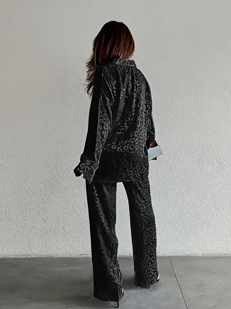 Elegante Satijnen Dames Pyjamaset – Blouse met Kraag & Wijde Pijpen Broek