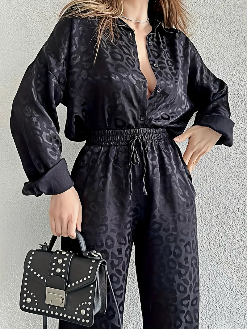Elegante Satijnen Dames Pyjamaset – Blouse met Kraag & Wijde Pijpen Broek