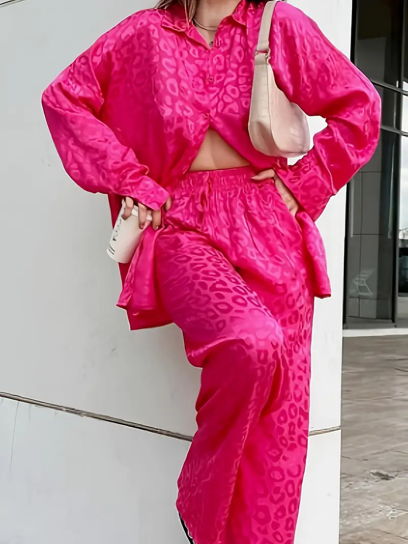 Elegante Satijnen Dames Pyjamaset – Blouse met Kraag & Wijde Pijpen Broek