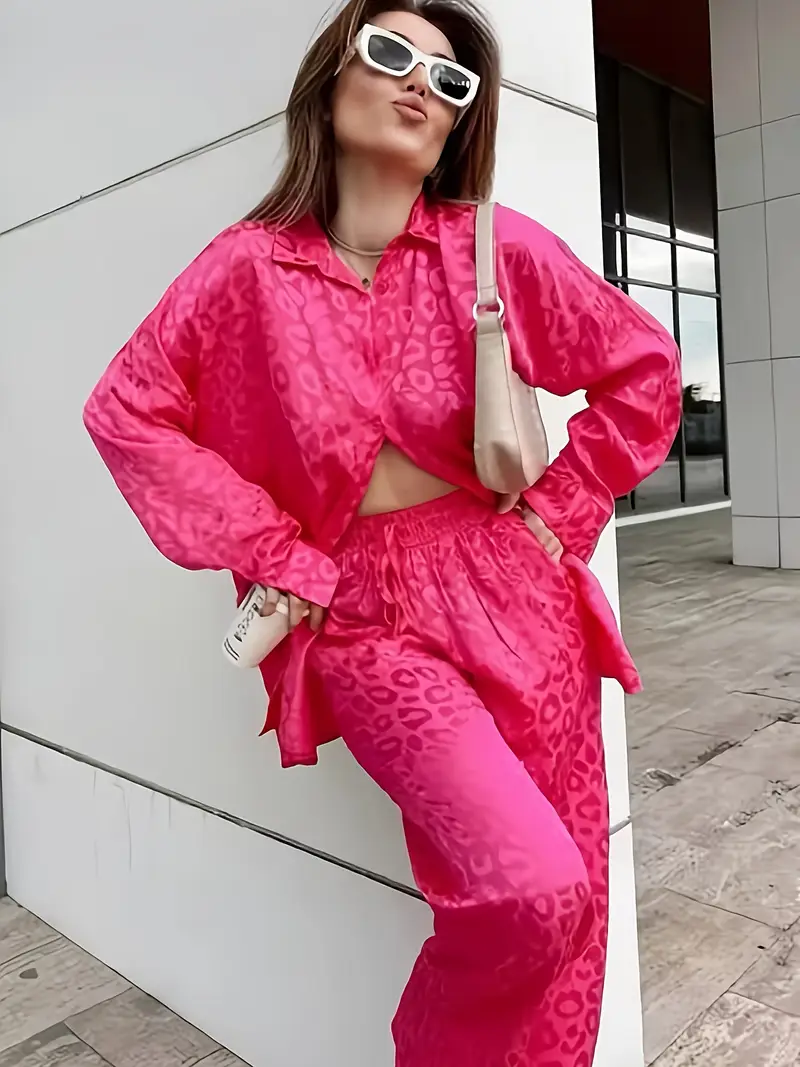 Elegante Satijnen Dames Pyjamaset – Blouse met Kraag & Wijde Pijpen Broek