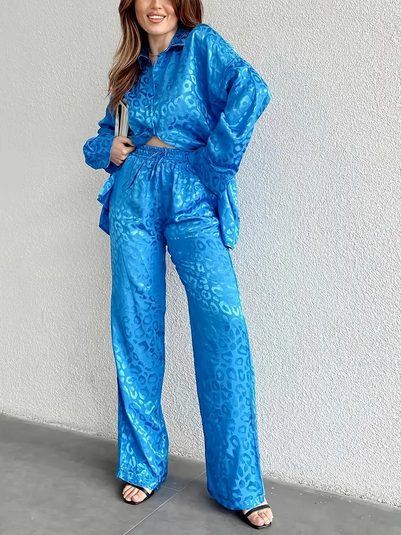 Elegante Satijnen Dames Pyjamaset – Blouse met Kraag & Wijde Pijpen Broek