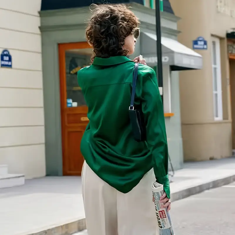 Groene Satijnen Blouse met Lange Mouwen – Elegante Damesblouse voor Lente en Herfst
