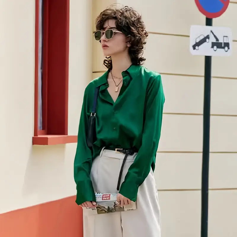 Groene Satijnen Blouse met Lange Mouwen – Elegante Damesblouse voor Lente en Herfst