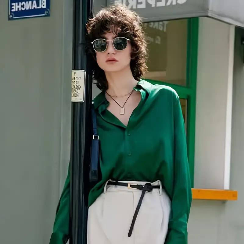 Groene Satijnen Blouse met Lange Mouwen – Elegante Damesblouse voor Lente en Herfst