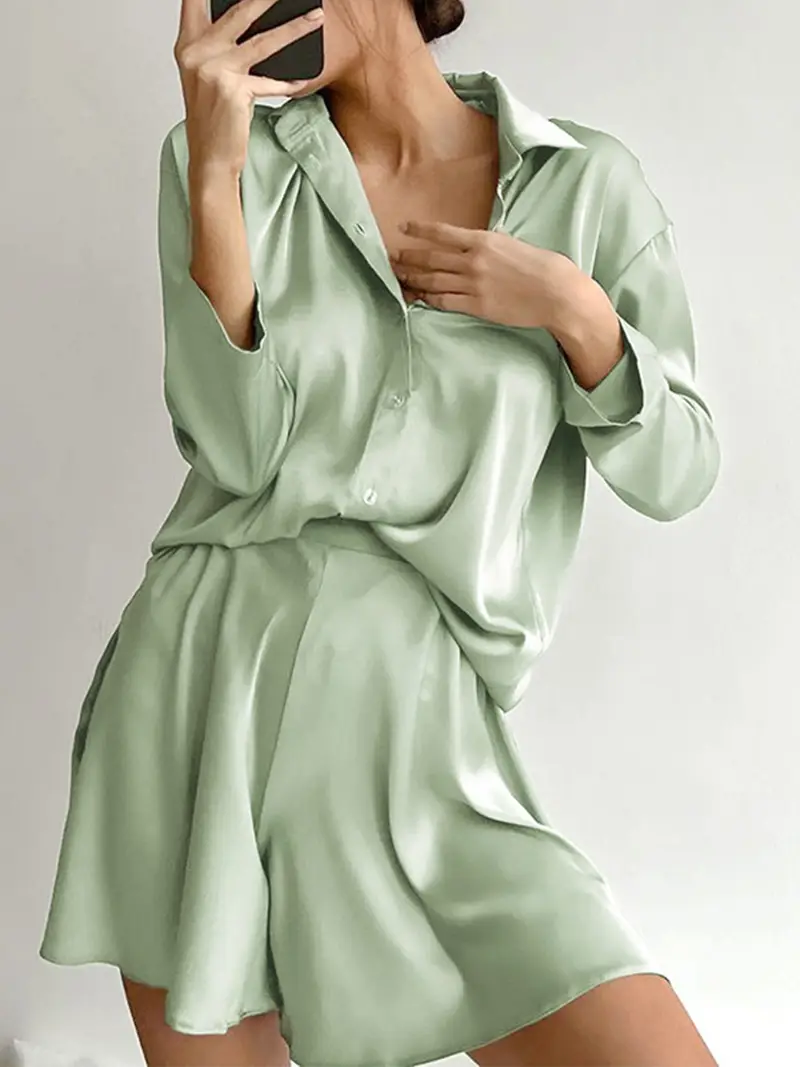 Luxe Satijnen Pyjama Set voor Dames – 2-Delige Loungewear met Lange Mouwen en Korte Broek