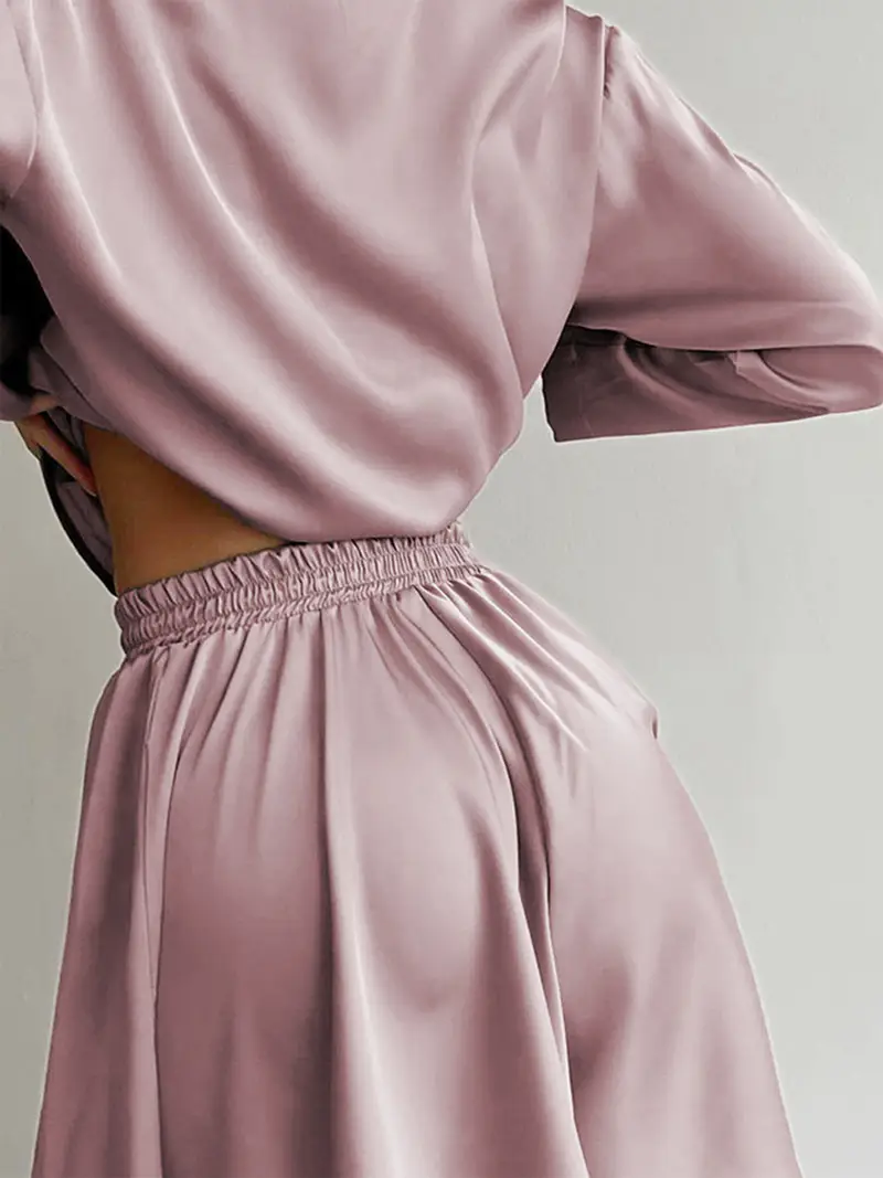Luxe Satijnen Pyjama Set voor Dames – 2-Delige Loungewear met Lange Mouwen en Korte Broek