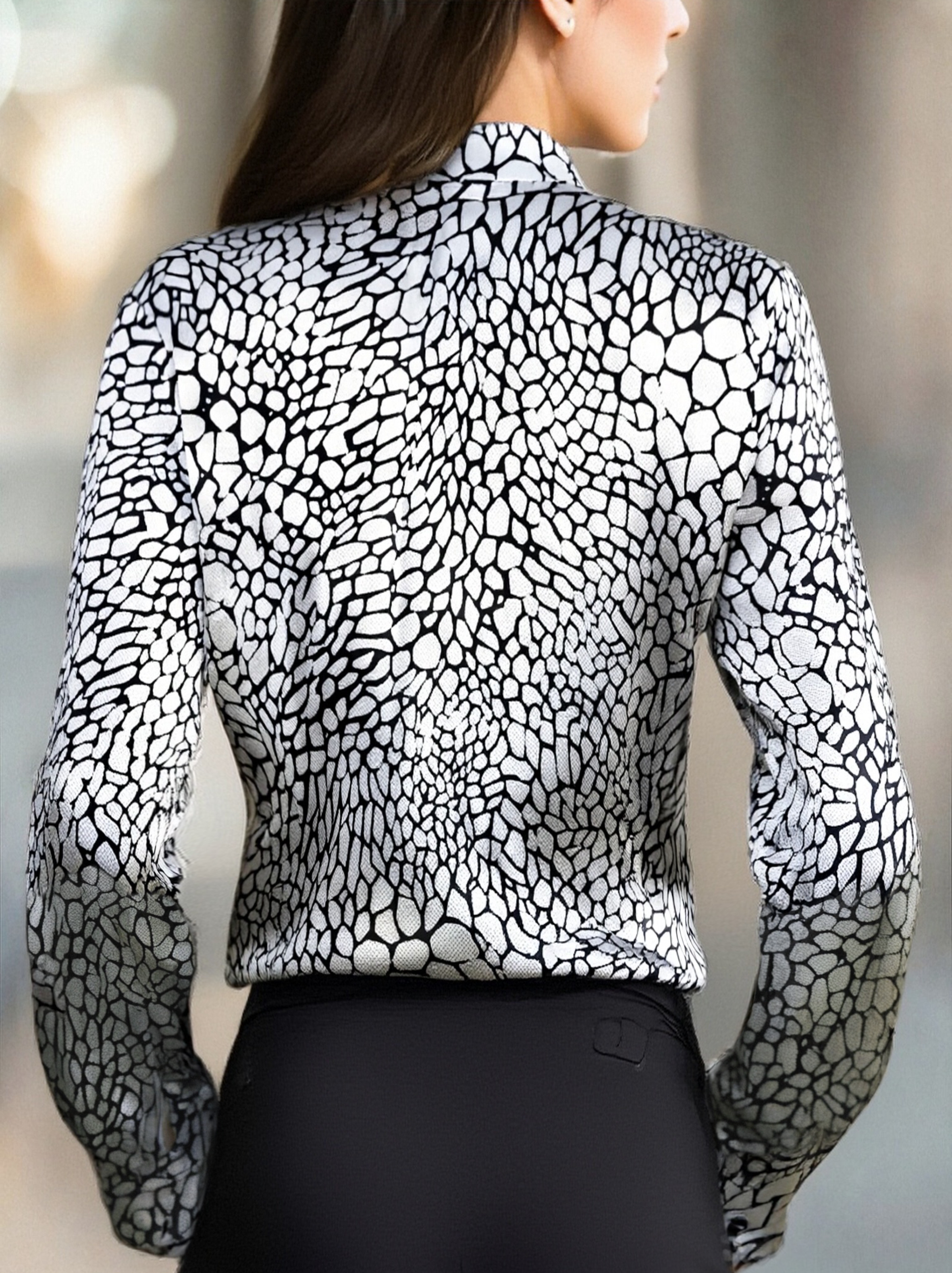 Moderne Satijnen Geprinte Blouse – Elegante Damesblouse met Klassieke Slangenprint