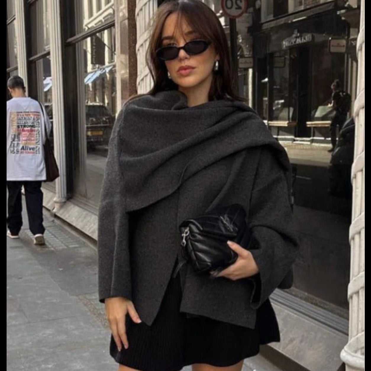 Virale Cape Jas – Elegant, Modieus & Uniek Design