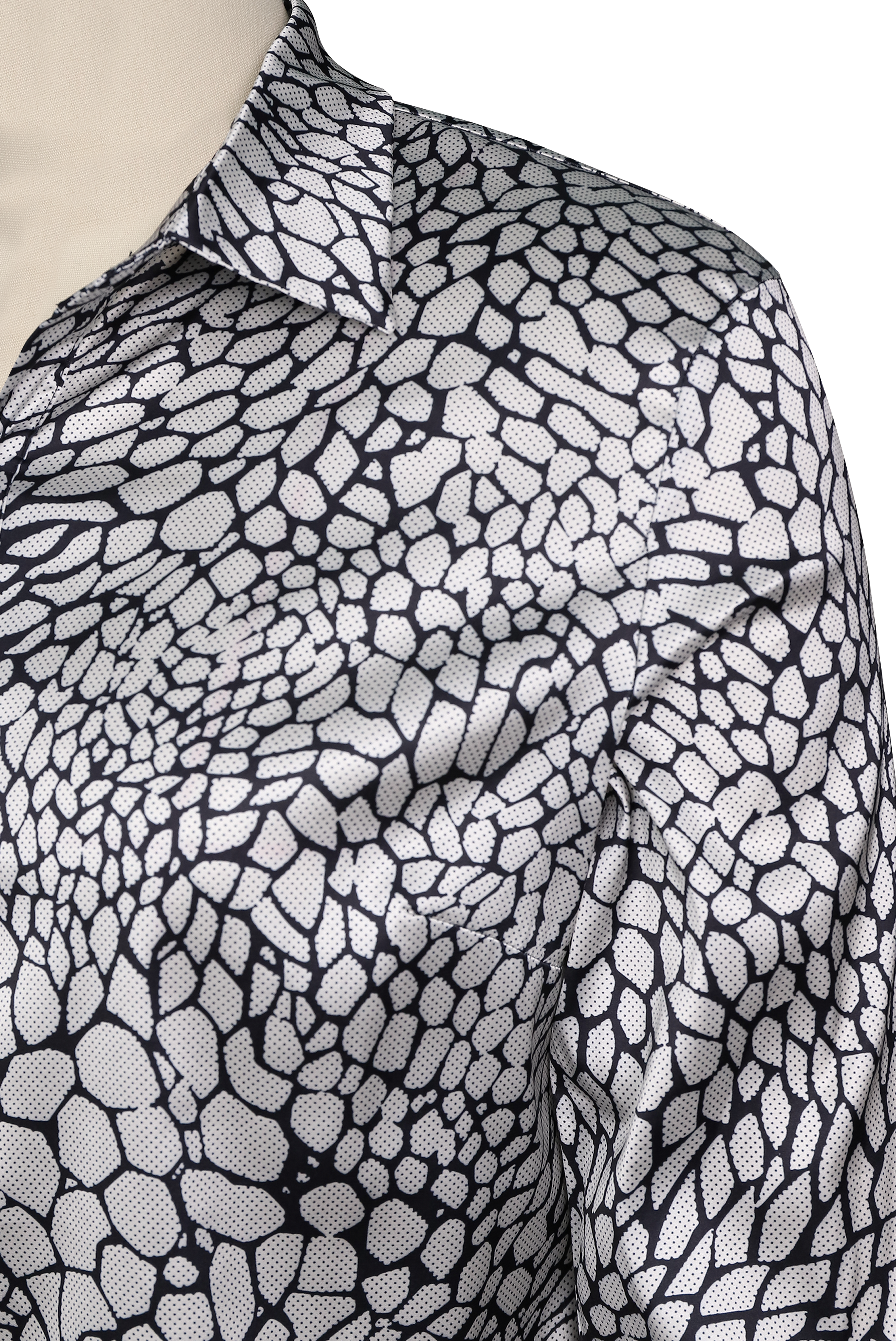 Moderne Satijnen Geprinte Blouse – Elegante Damesblouse met Klassieke Slangenprint