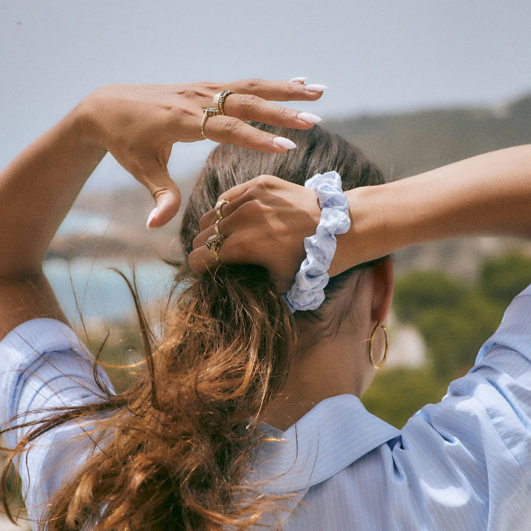Zijde Haar Scrunchie met Zilverionen Bescherming – Zacht, Antibacterieel en Haarsafe