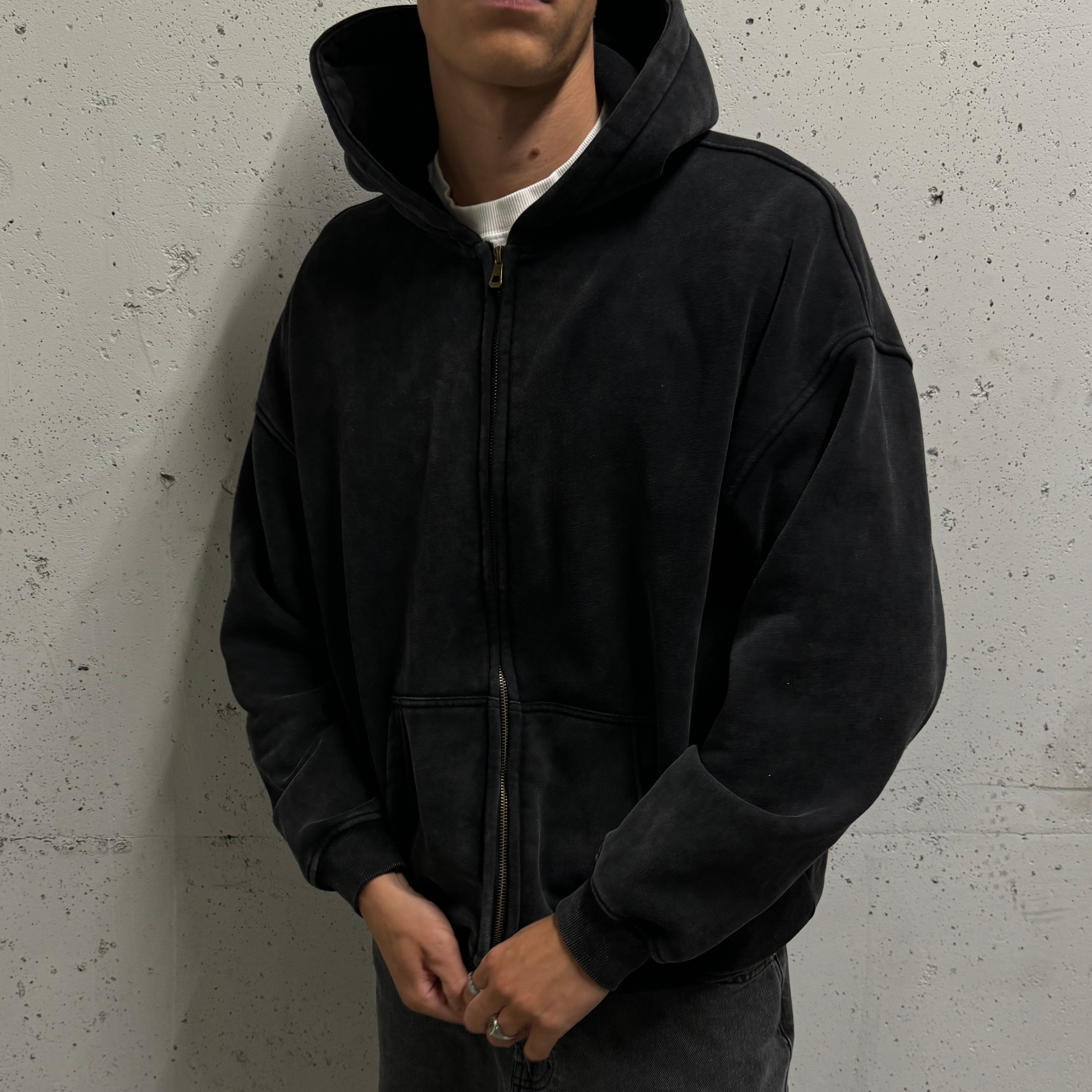 Zwarte Hoodie met Rits – Acid Wash, Fleece Voering & Comfortabele Pasvorm