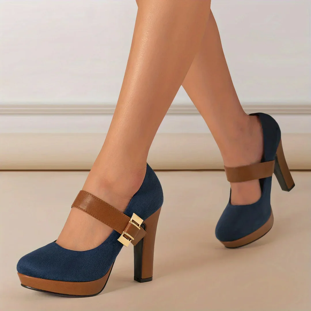 Modern Block Heel – Elegante Suède-Inspiratie met Goudkleurige Gesp en Ultiem Comfort