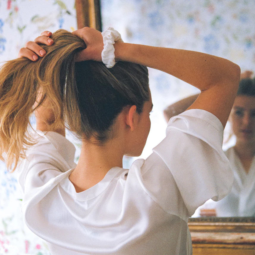 Zijde Haar Scrunchie met Zilverionen Bescherming – Zacht, Antibacterieel en Haarsafe