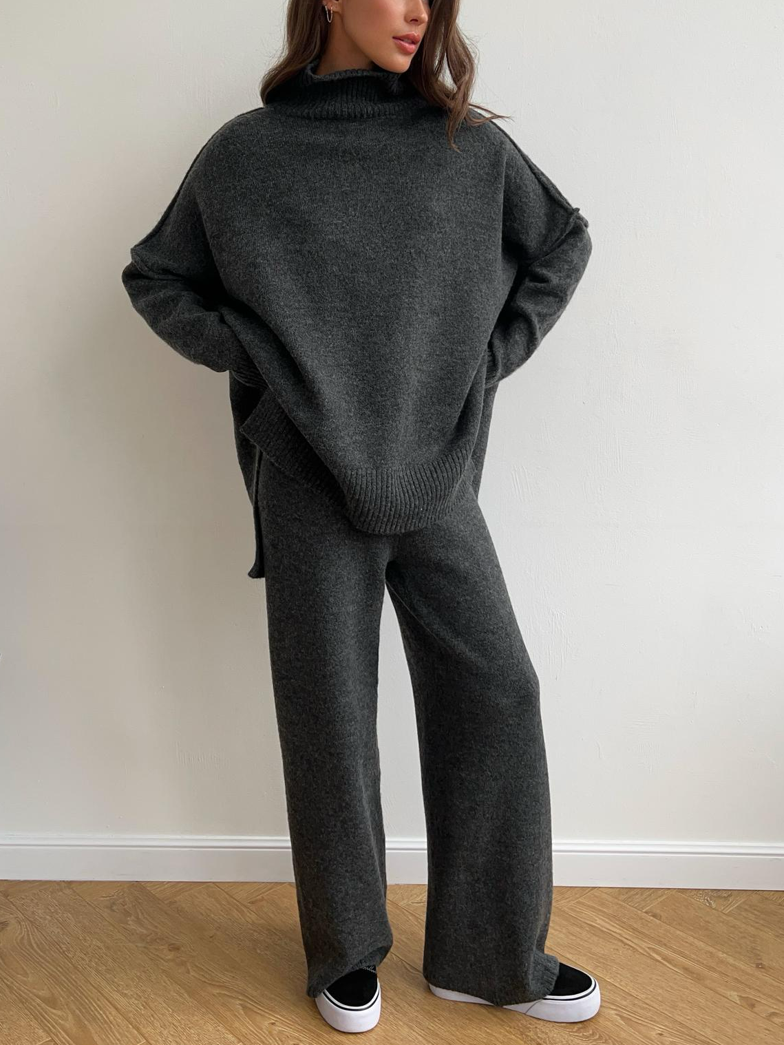 Effen Gebreid Set met Coltrui – Comfortabele Trui & Broek in Tijdloze Stijl