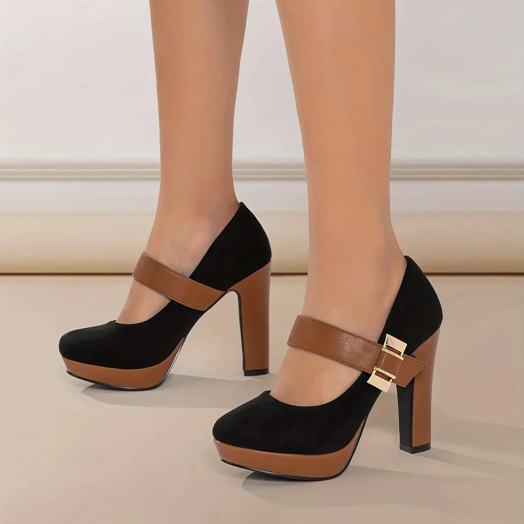 Modern Block Heel – Elegante Suède-Inspiratie met Goudkleurige Gesp en Ultiem Comfort