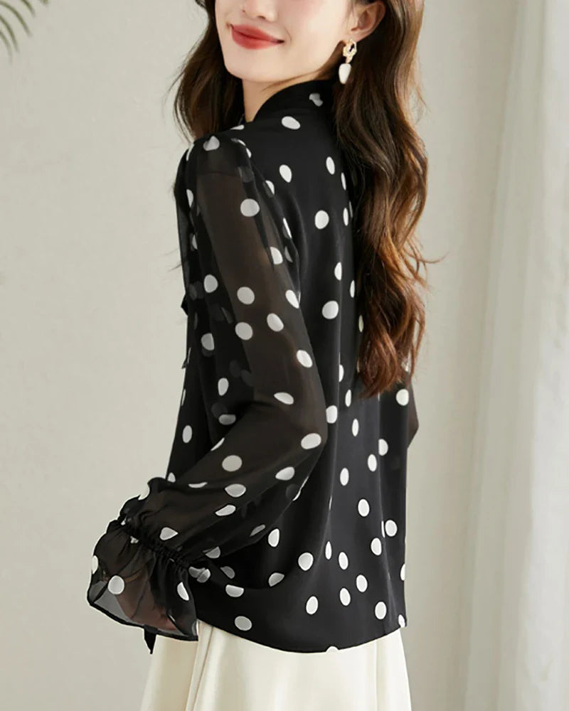 Polka Dot Zijde Blouse met Ruffles – Luxe Zijde Blouse met Strik en Elegante Details