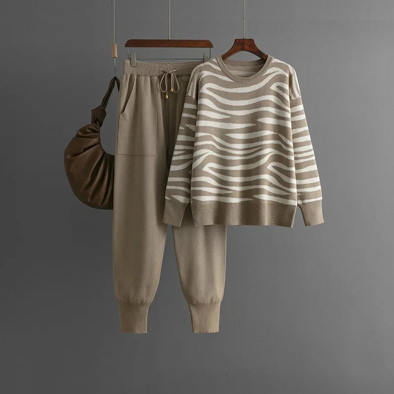 Knit Lounge Set – Comfortabele & Stijlvolle Loungewear met Zebra-Design