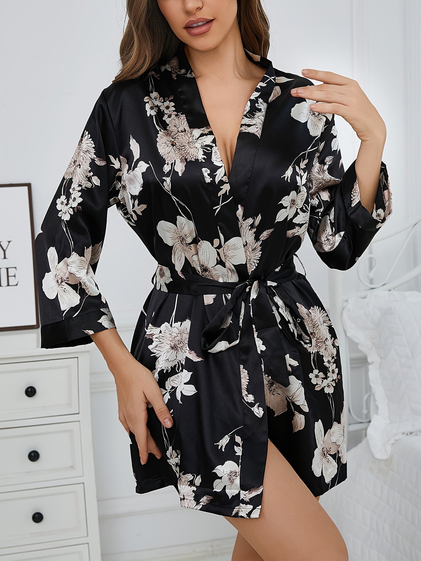 Flora Zijde Robe – Elegante Satijnen Kamerjas met Bloemenprint