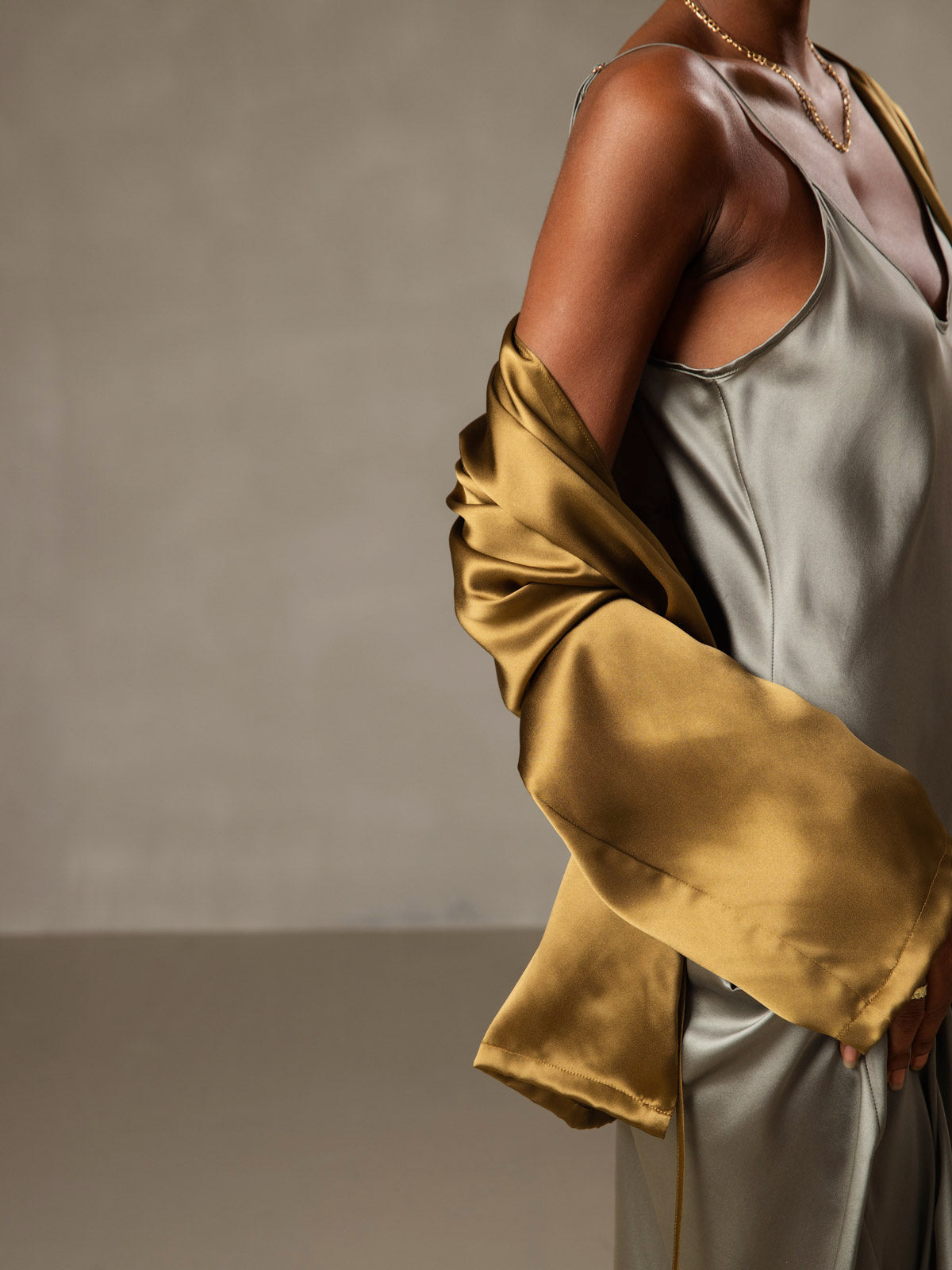 Elegante Lange Zijde Nachtjurk – Spaghettibandjes Dames Nachthemd