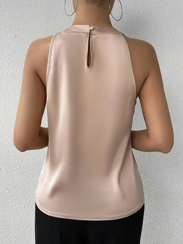 Satijnen Blouse met Open Schouders – Halternek & Plooidetail – Elegant & Mouwloos