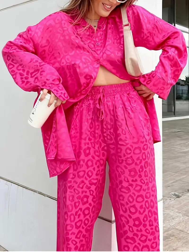 Elegante Satijnen Dames Pyjamaset – Blouse met Kraag & Wijde Pijpen Broek